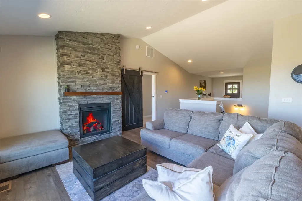 10 Ridgeview Drive Clancy MT 59634