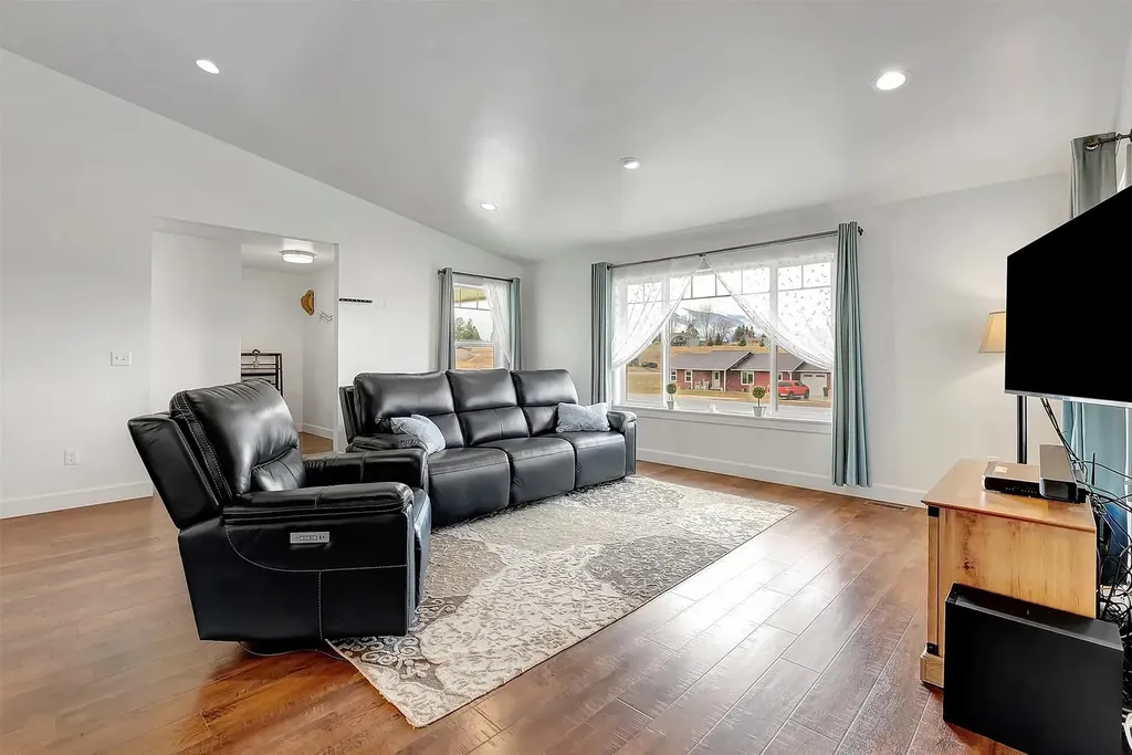 668 Winding Creek Trail Corvallis MT 59828