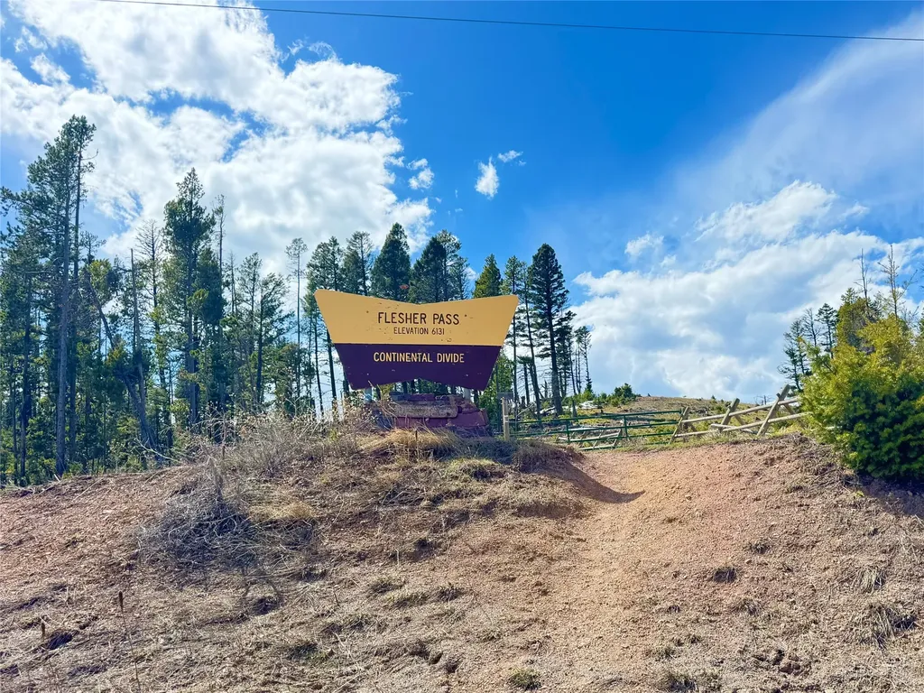 4551 Patterson Loop Lincoln MT 59639