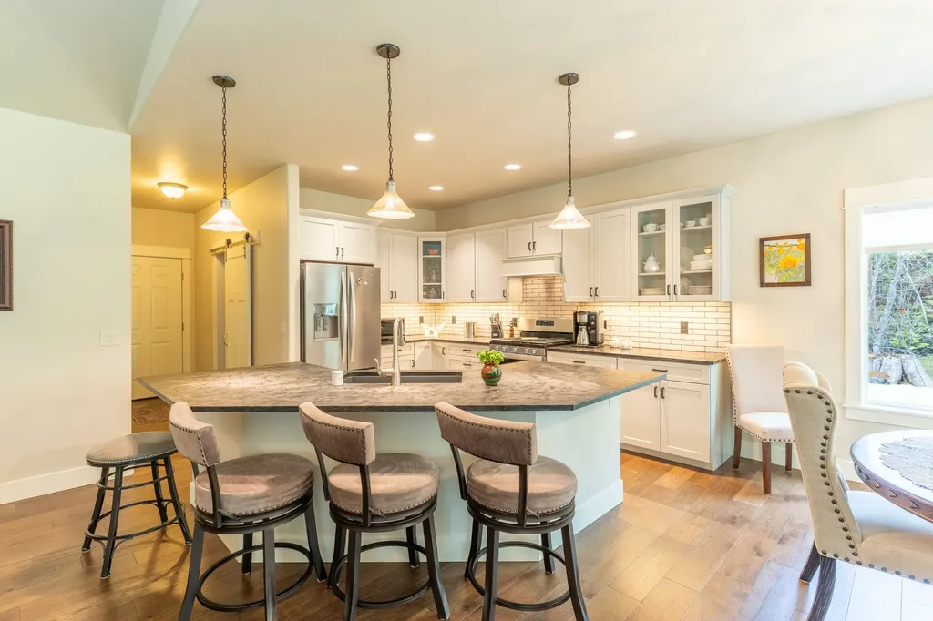 13831 Great Bear Loop Bigfork MT 59911