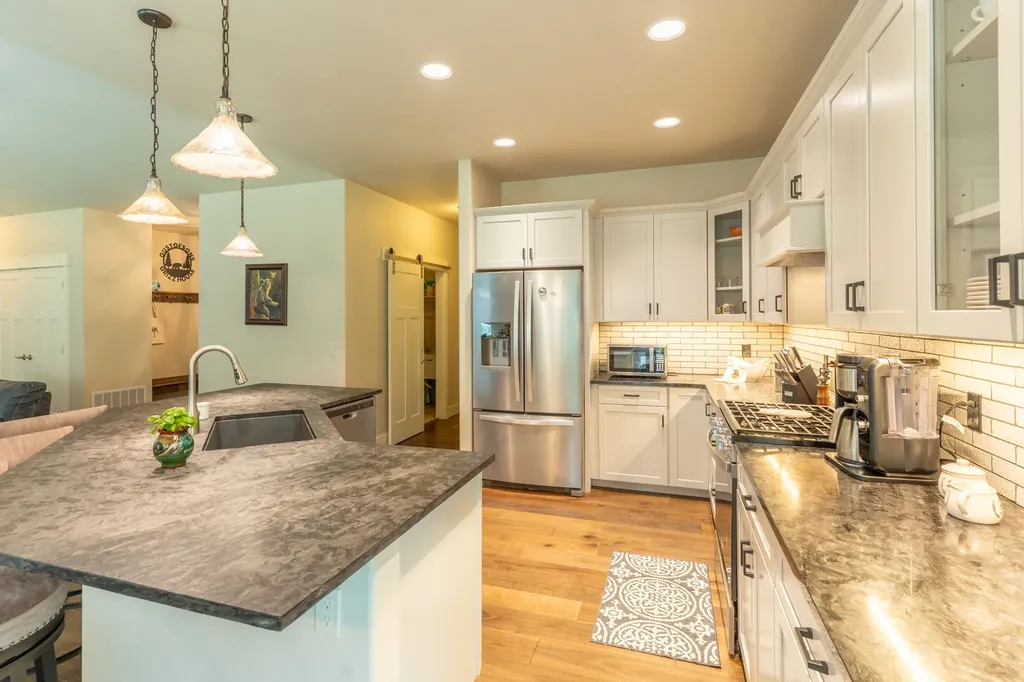13831 Great Bear Loop Bigfork MT 59911