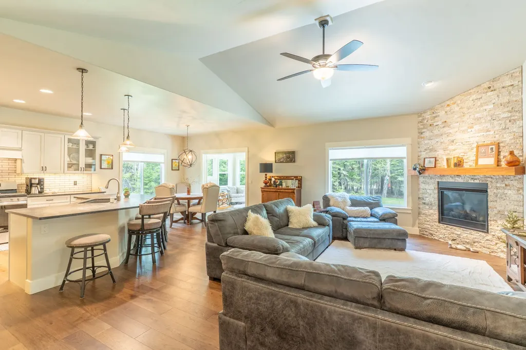 13831 Great Bear Loop Bigfork MT 59911