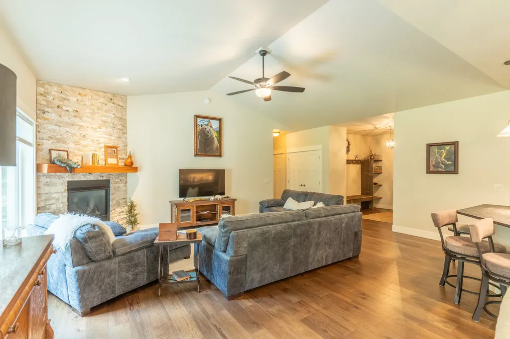 13831 Great Bear Loop Bigfork MT 59911