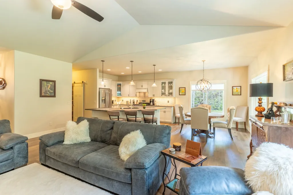 13831 Great Bear Loop Bigfork MT 59911