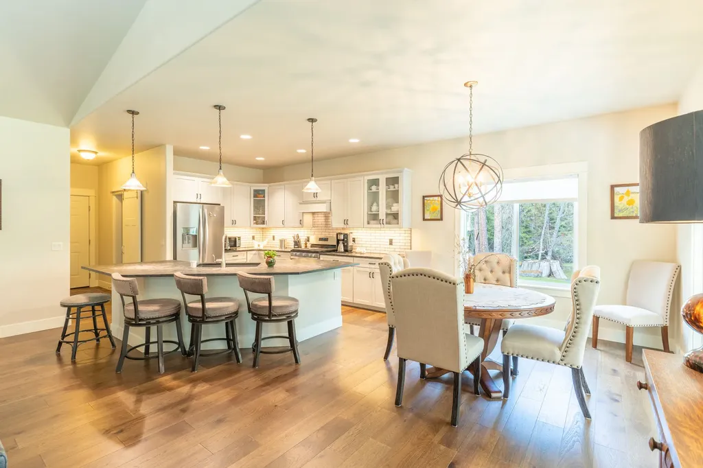 13831 Great Bear Loop Bigfork MT 59911