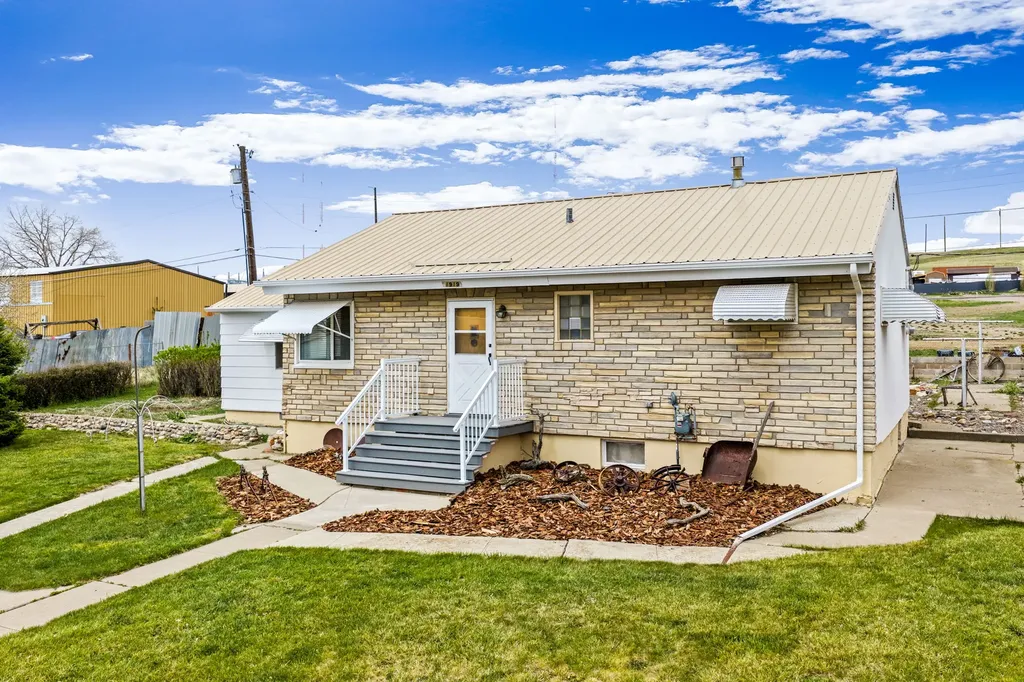 1919 Chicago Avenue Black Eagle MT 59414
