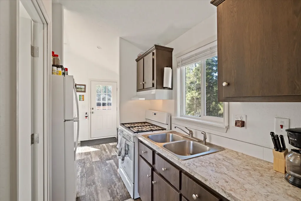 54 N Ridge Way Troy MT 59935