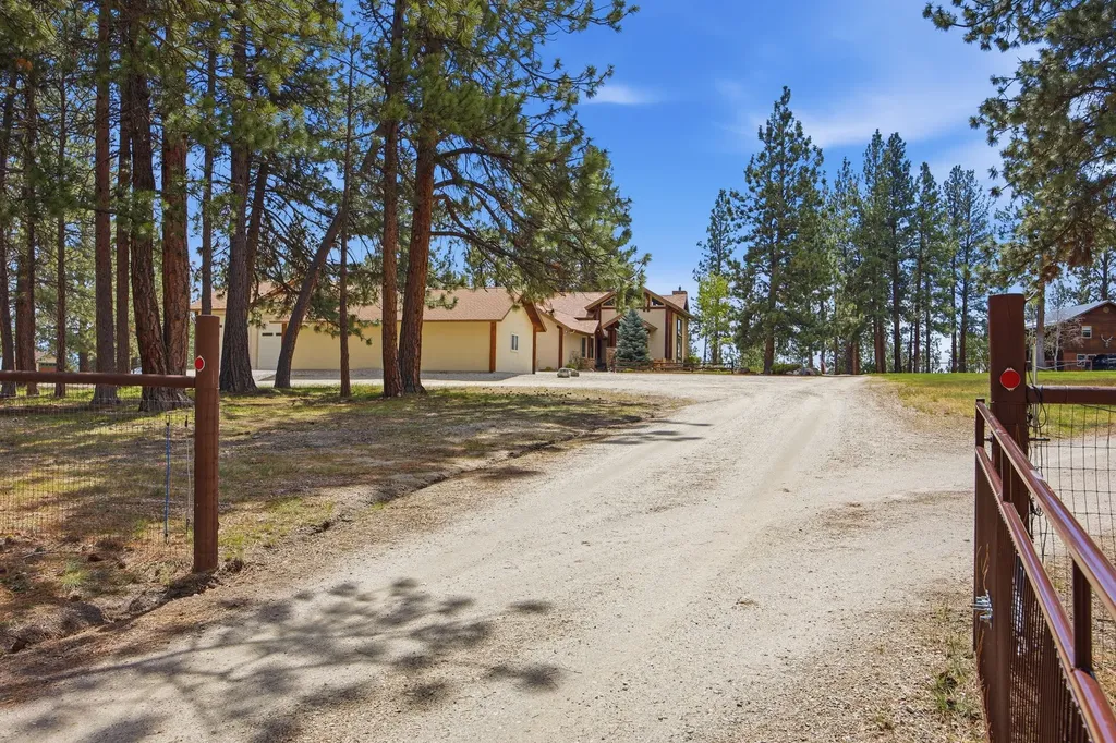 1858 Pleasant View Drive Victor MT 59875
