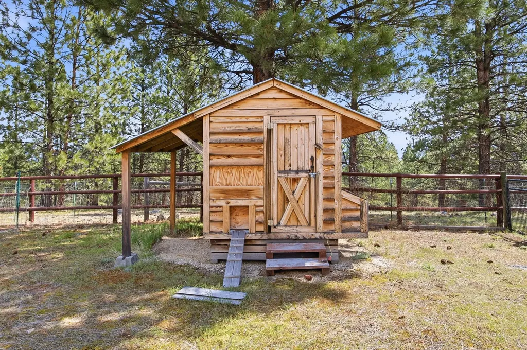 1858 Pleasant View Drive Victor MT 59875