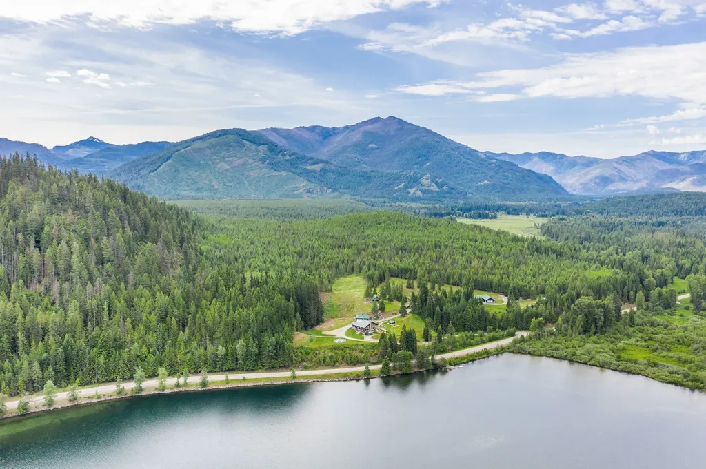 17274 / 17276 Bull Lake Road Troy MT 59935
