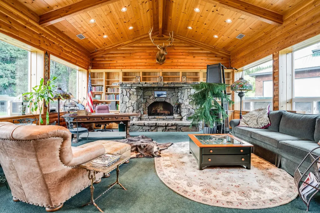17274 / 17276 Bull Lake Road Troy MT 59935