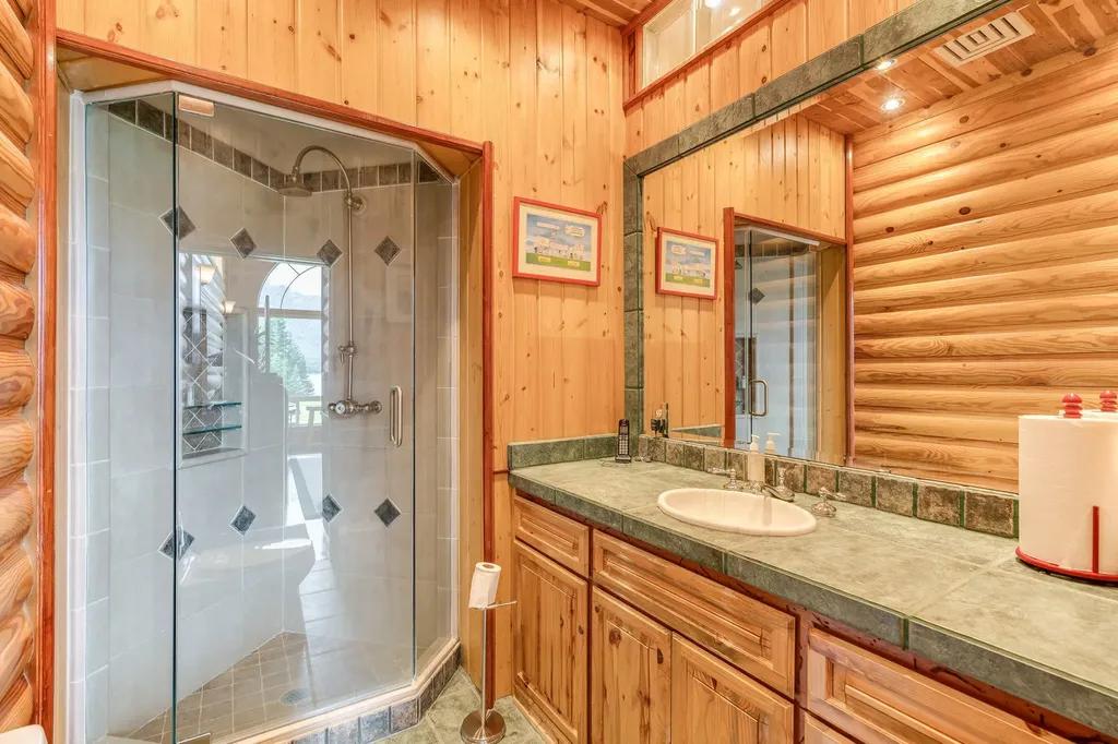 17274 / 17276 Bull Lake Road Troy MT 59935