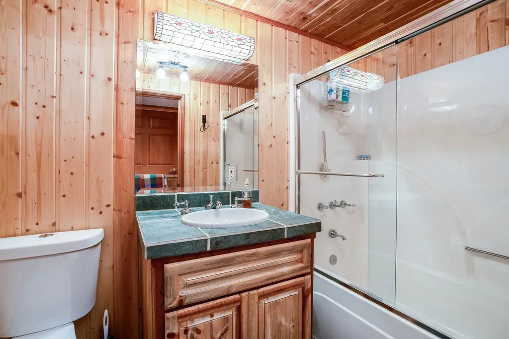 17274 / 17276 Bull Lake Road Troy MT 59935