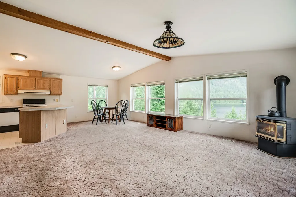 17274 / 17276 Bull Lake Road Troy MT 59935