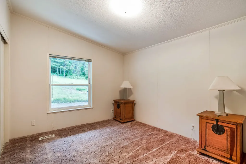 17274 / 17276 Bull Lake Road Troy MT 59935