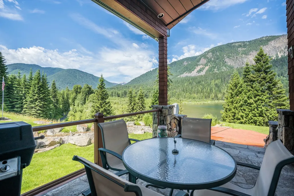 17274 / 17276 Bull Lake Road Troy MT 59935