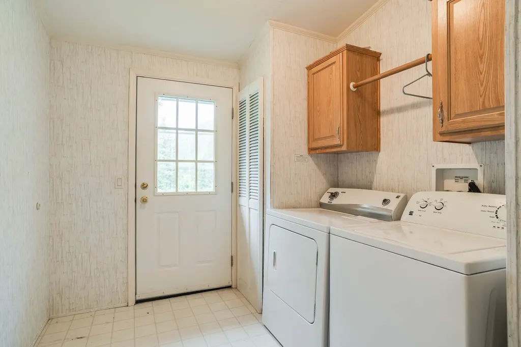 17274 / 17276 Bull Lake Road Troy MT 59935