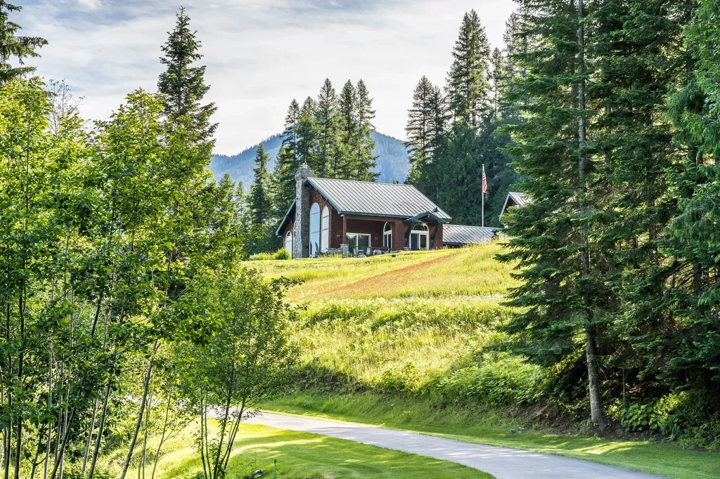 17274 / 17276 Bull Lake Road Troy MT 59935