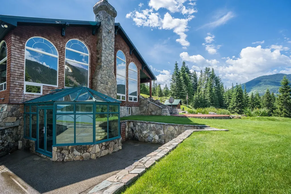 17274 / 17276 Bull Lake Road Troy MT 59935