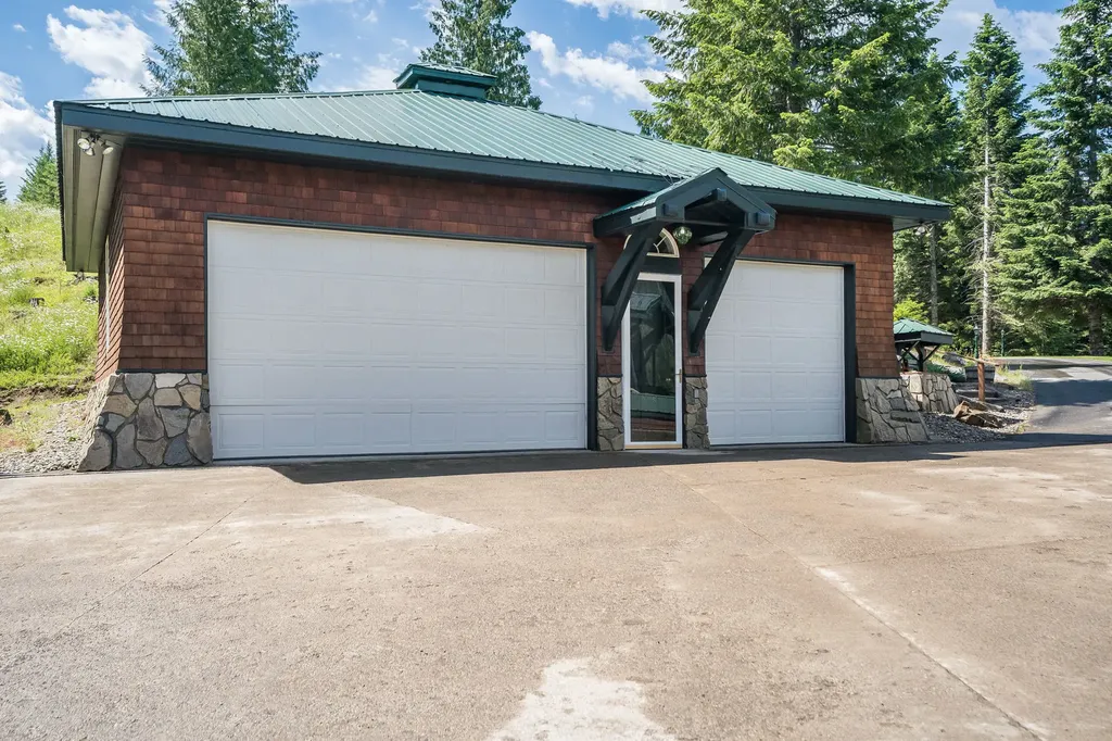 17274 / 17276 Bull Lake Road Troy MT 59935