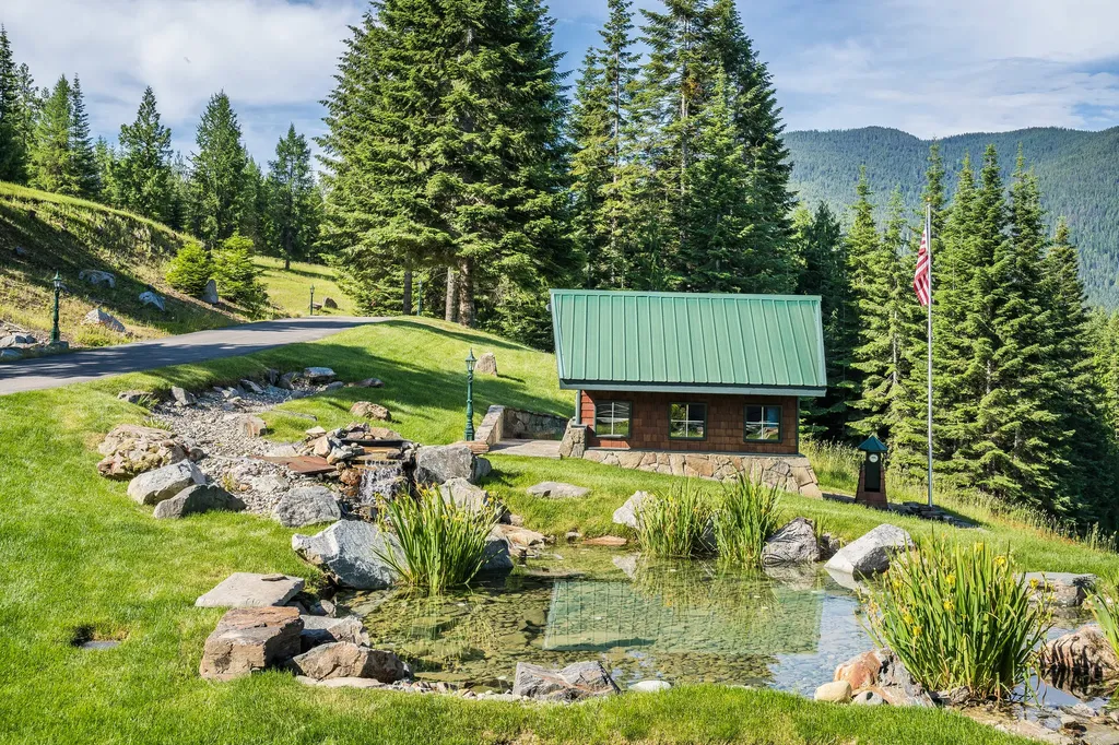 17274 / 17276 Bull Lake Road Troy MT 59935