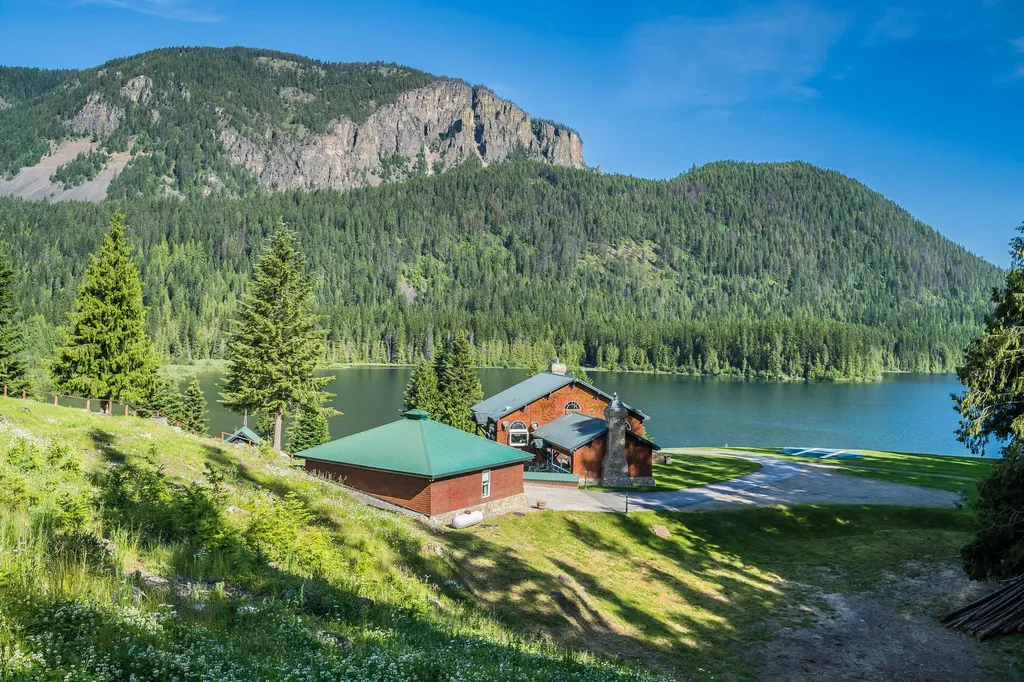 17274 / 17276 Bull Lake Road Troy MT 59935