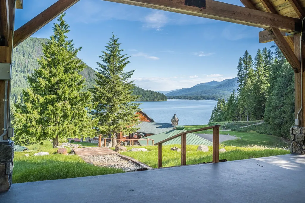 17274 / 17276 Bull Lake Road Troy MT 59935