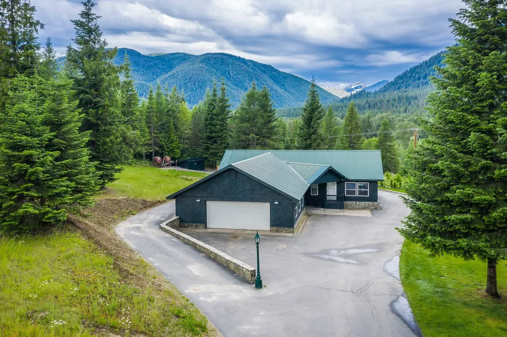 17274 / 17276 Bull Lake Road Troy MT 59935
