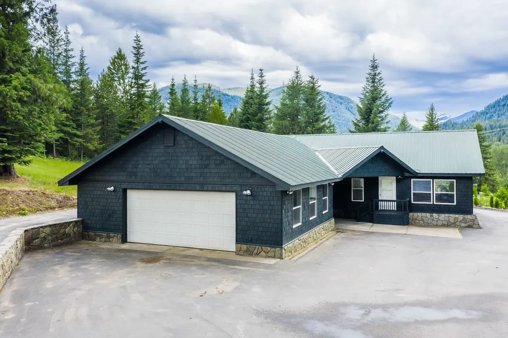 17274 / 17276 Bull Lake Road Troy MT 59935