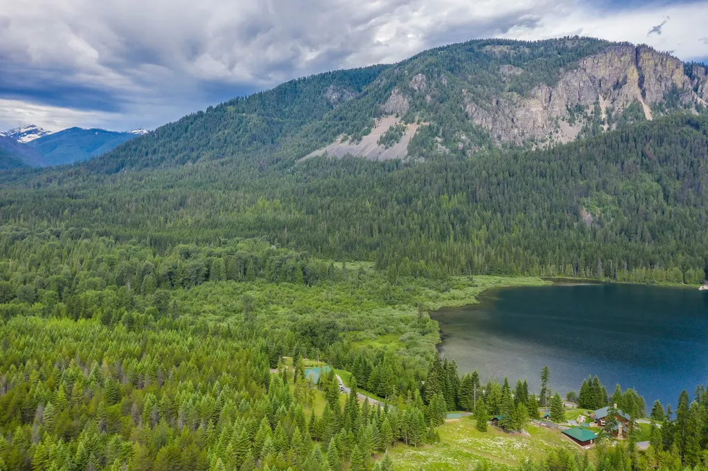 17274 / 17276 Bull Lake Road Troy MT 59935