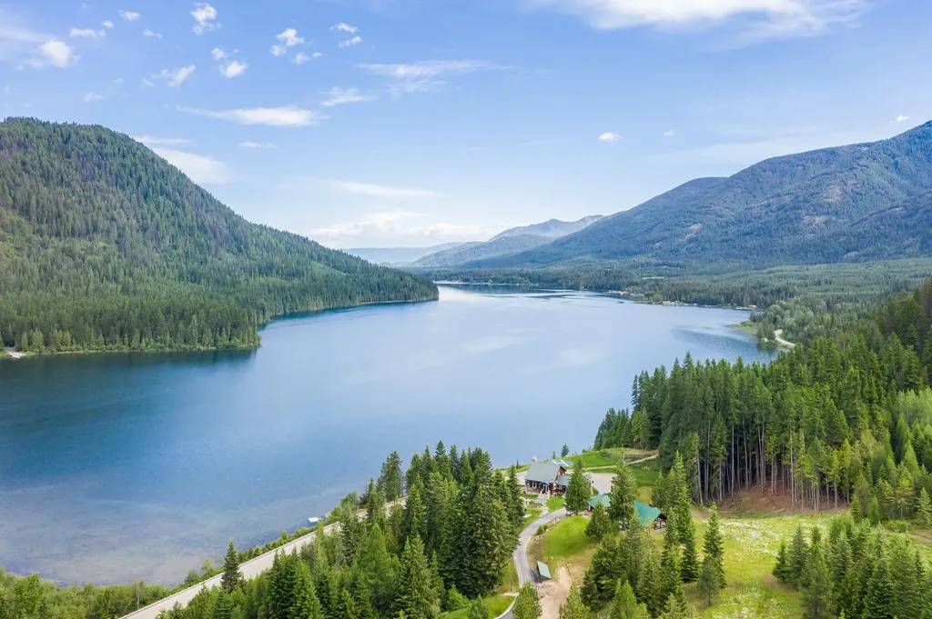 17274 / 17276 Bull Lake Road Troy MT 59935