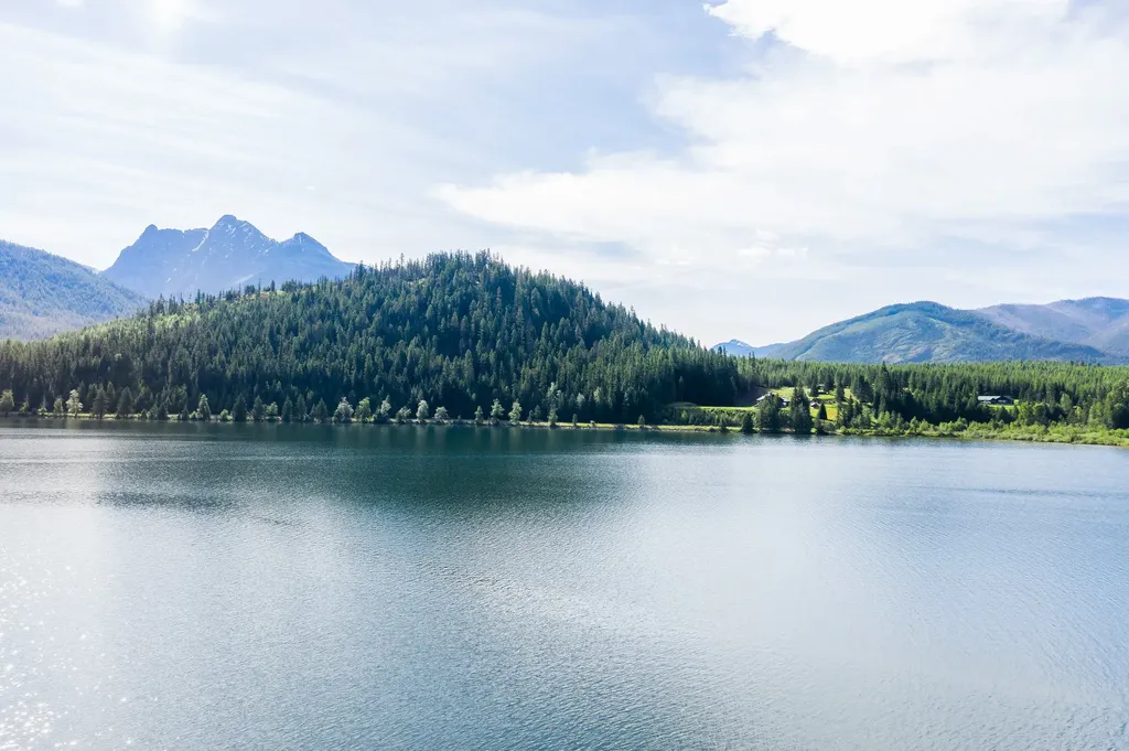 17274 / 17276 Bull Lake Road Troy MT 59935