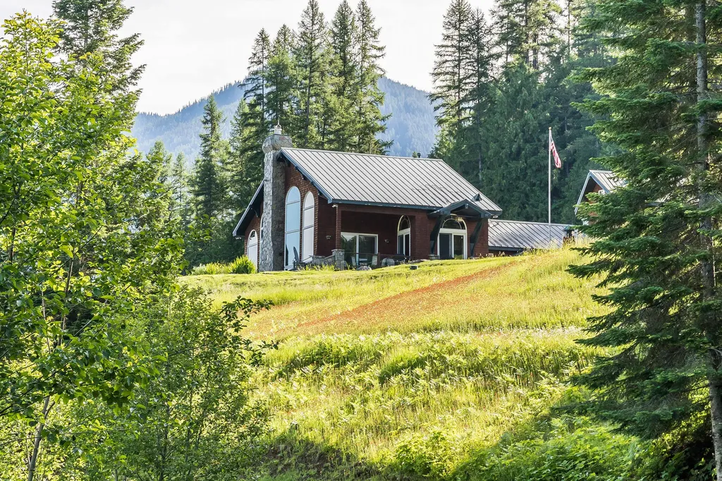 17274 / 17276 Bull Lake Road Troy MT 59935