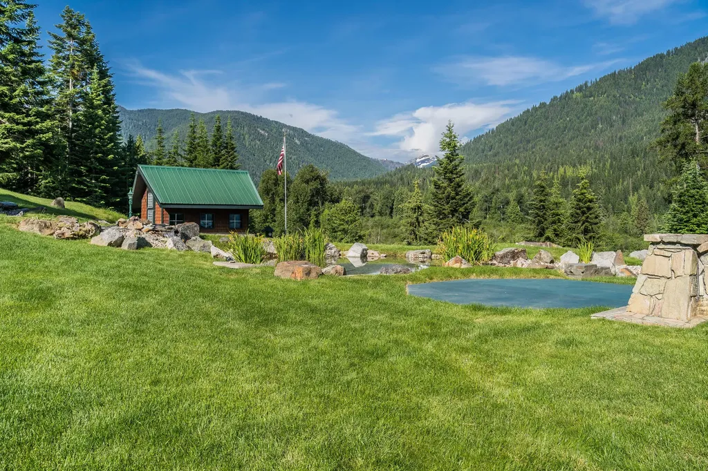 17274 / 17276 Bull Lake Road Troy MT 59935