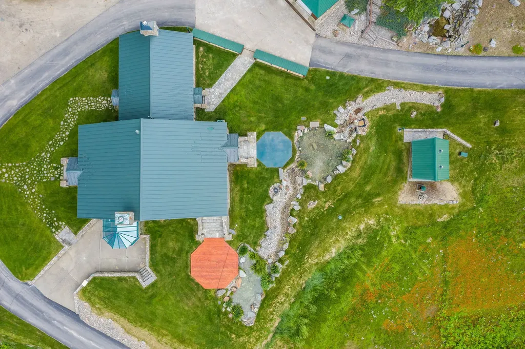 17274 / 17276 Bull Lake Road Troy MT 59935