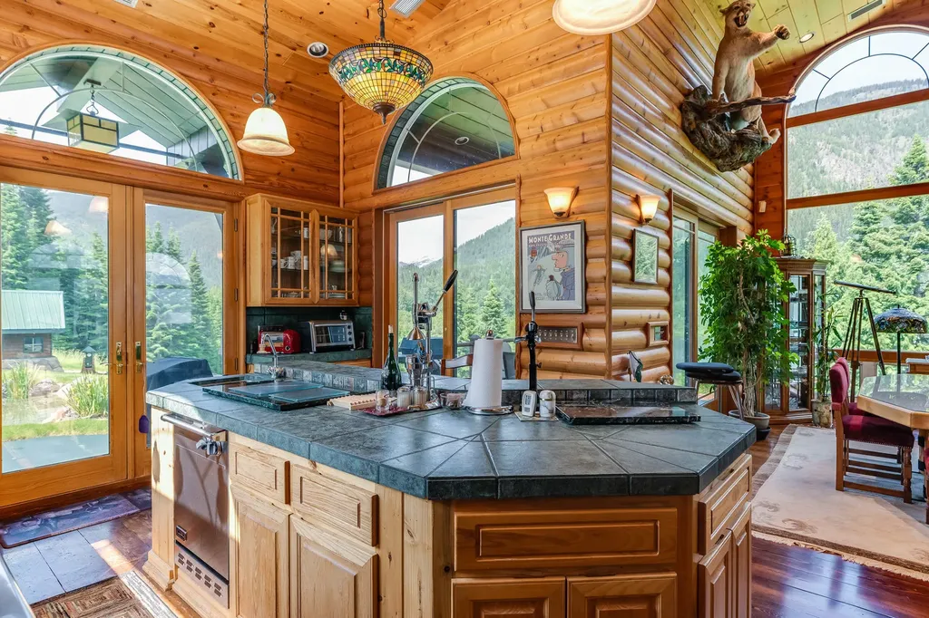 17274 / 17276 Bull Lake Road Troy MT 59935