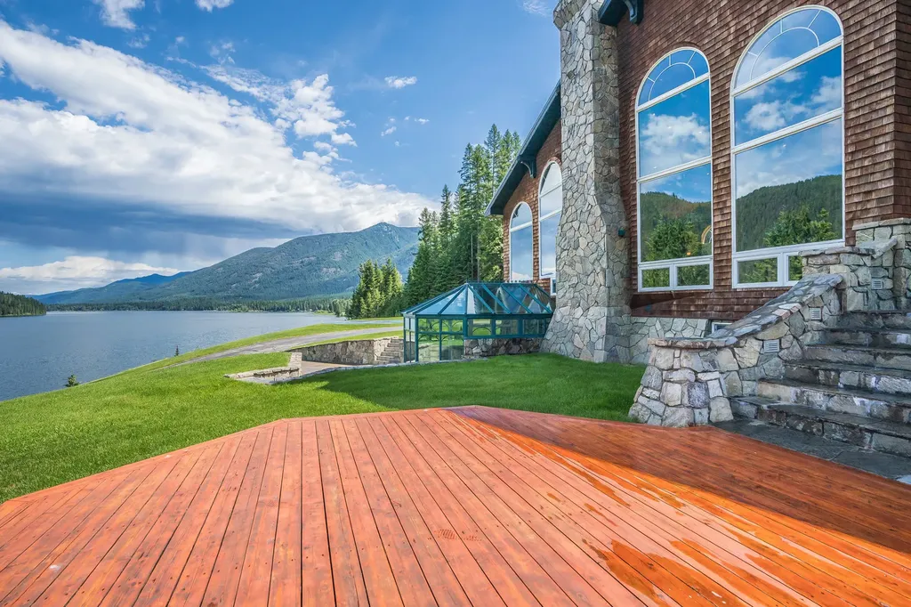 17274 / 17276 Bull Lake Road Troy MT 59935