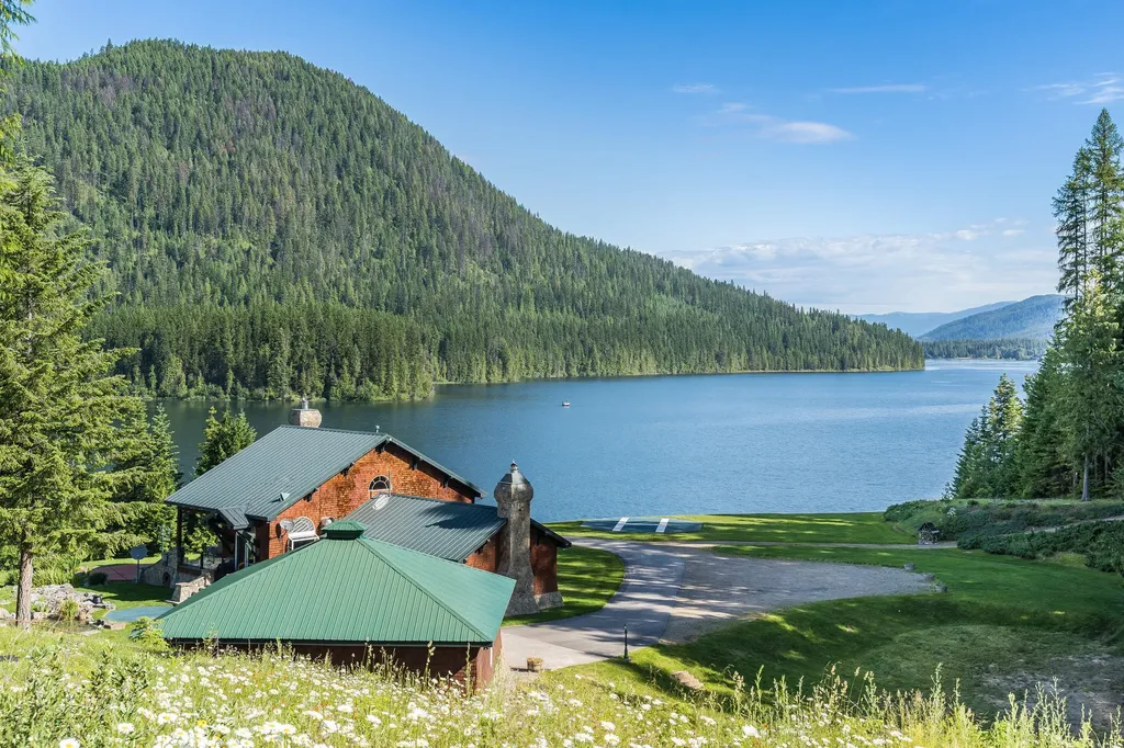 17274 / 17276 Bull Lake Road Troy MT 59935