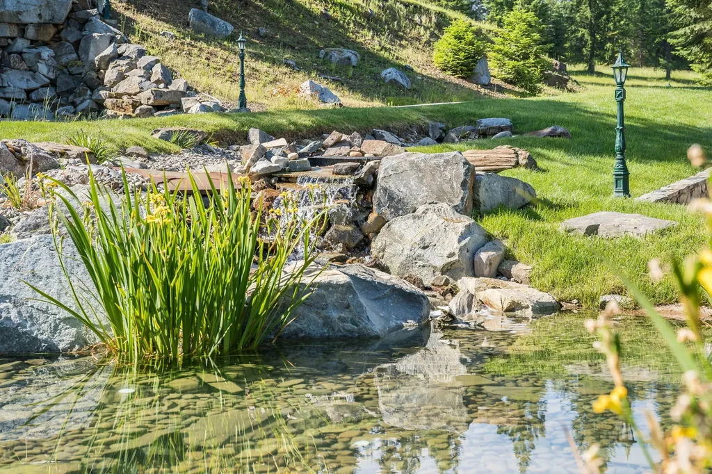17274 / 17276 Bull Lake Road Troy MT 59935