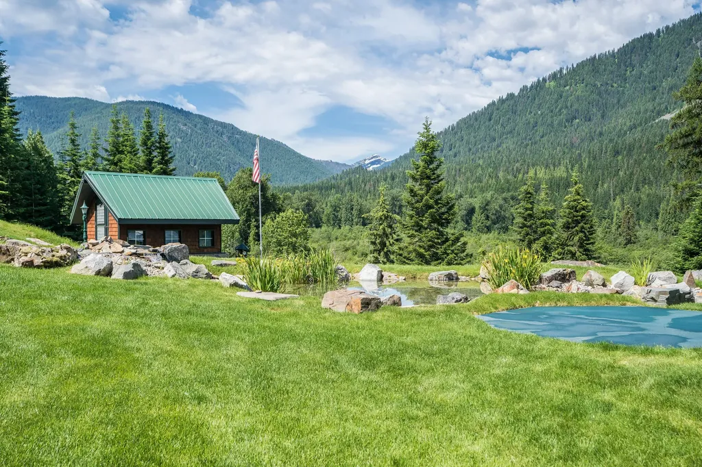 17274 / 17276 Bull Lake Road Troy MT 59935