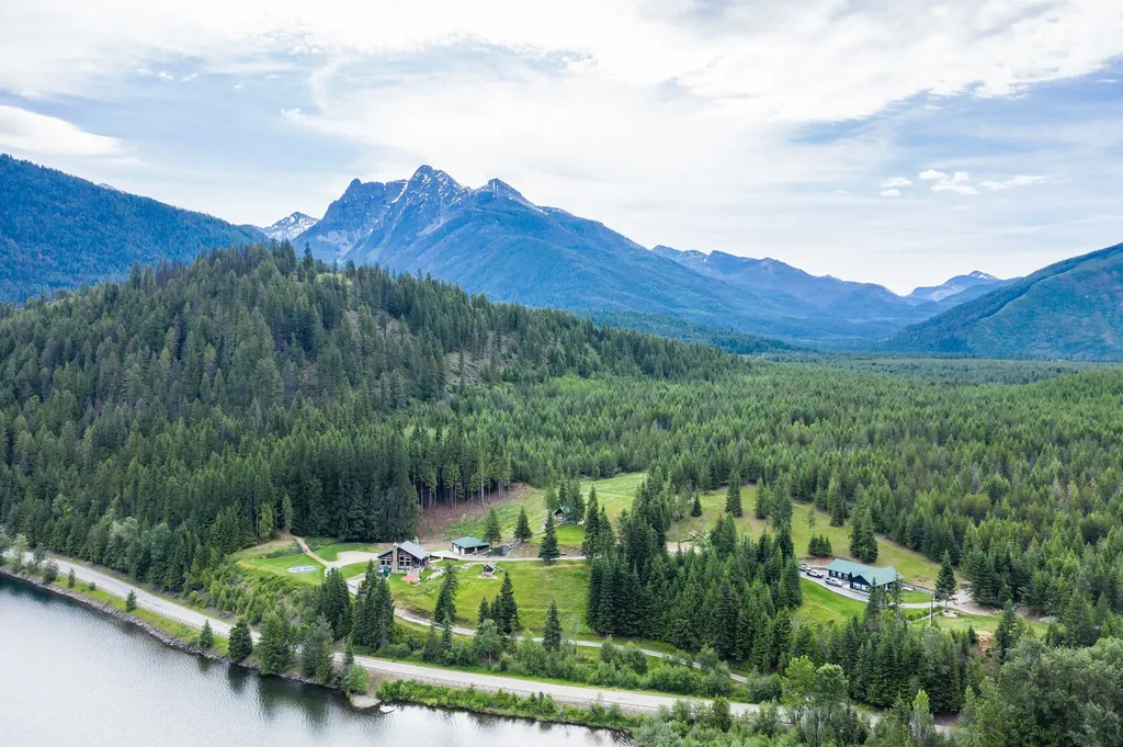 17274 / 17276 Bull Lake Road Troy MT 59935