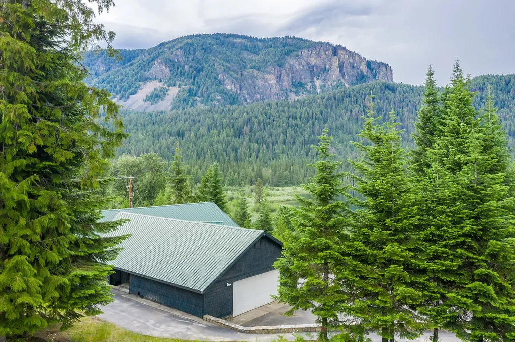 17274 / 17276 Bull Lake Road Troy MT 59935