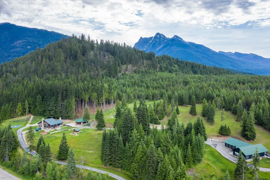 17274 / 17276 Bull Lake Road Troy MT 59935