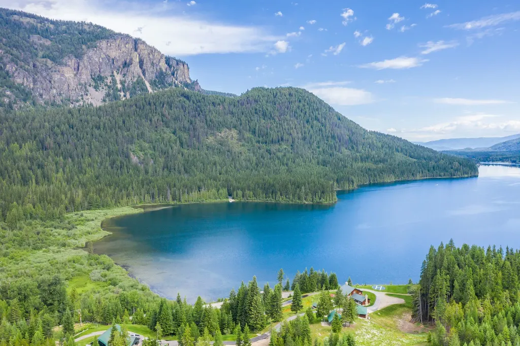 17274 / 17276 Bull Lake Road Troy MT 59935