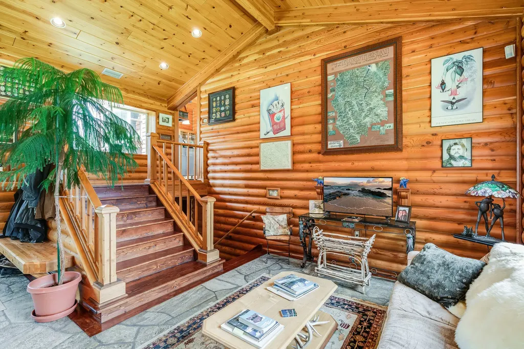 17274 / 17276 Bull Lake Road Troy MT 59935
