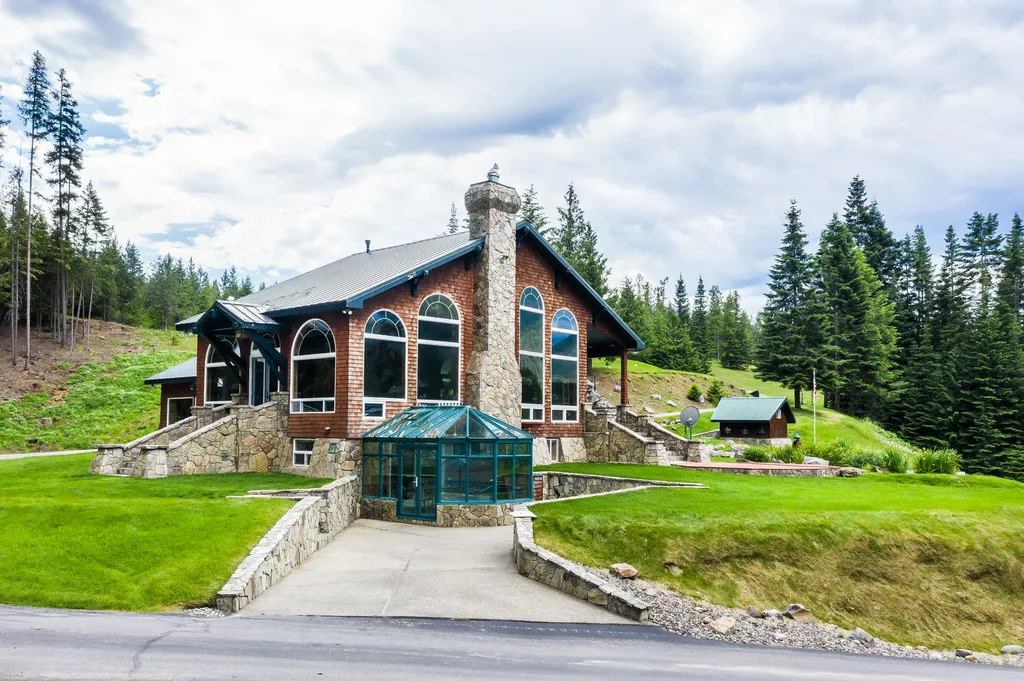 17274 / 17276 Bull Lake Road Troy MT 59935