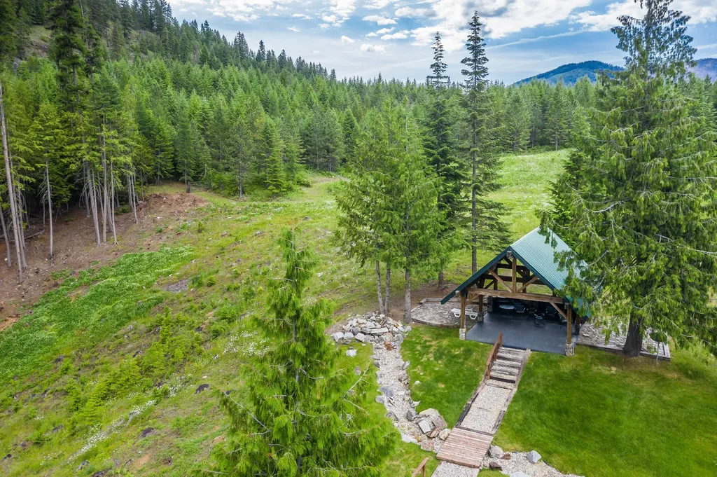 17274 / 17276 Bull Lake Road Troy MT 59935