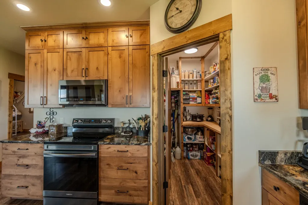 51 Whitehorse Road Townsend MT 59644