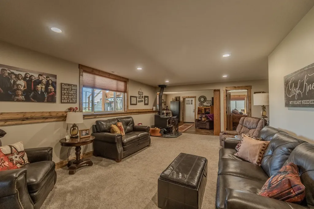 51 Whitehorse Road Townsend MT 59644