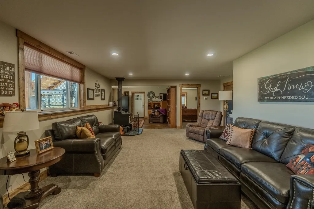 51 Whitehorse Road Townsend MT 59644